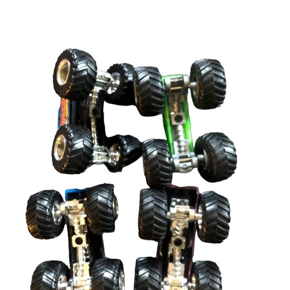 Lot of 4 Hot Wheels Monster Jam Trucks T-Maxx Grave Digger Scarlet Bandit + 1 - Picture 4 of 15